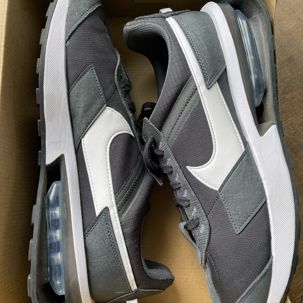 Nike Mens Air Max Pre Day size 12.5